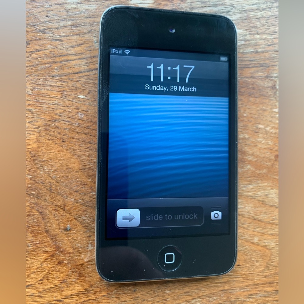Apple iPod Touch (Black) 64GB 4th Gen